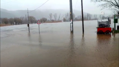 Sağanak vurdu, göl taştı
