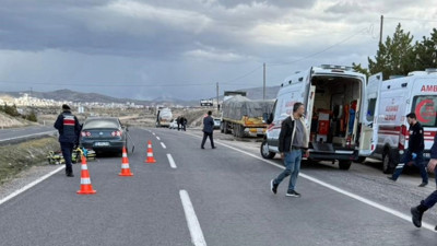 Otomobil ile TIR çarpıştı: Çocuk öldü, anne ve baba yaralandı