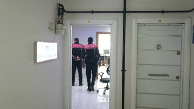 Alacak kavgasında baba oğul silahına davrandı