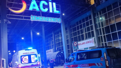 Eski eşini parkta bıçakladı