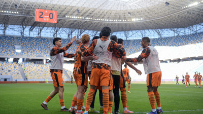 Shakhtar'dan rahat galibiyet: Arda Turan, zirveyi bırakmıyor