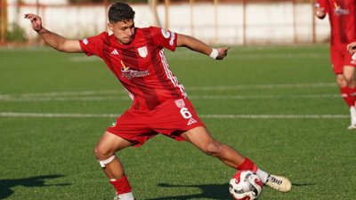 Ayvalıkgücü'nün 20'lik yıldızı, 4 büyükleri peşine taktı