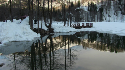 Bahar ayında, kış masalı: Göl buz tuttu