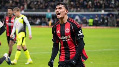 Eintracht Frankfurt'tan Can Uzun için 'takımda kalacak' açıklaması