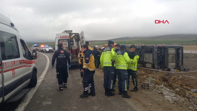 Aksaray’da tur otobüsü devrildi: 20 kişi yaralandı