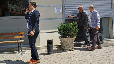 Alacak-verecek tartışmasında tabancayla vurularak yaralandı