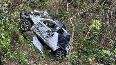 Yamaçtan yuvarlanan otomobil baba ile kızına mezar oldu