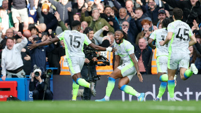 Manchester City, Chelsea'yi evinde devirdi: Zirveyle fark eridi