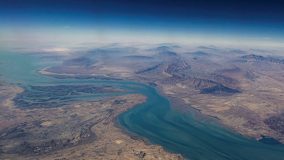 Hürmüz'de yeni gerilim: Gemi yardım istedi