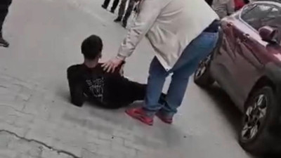 Mesajla tehdit ettikleri kişiye silahlı saldırı düzenleyen şüpheliler kaçtı