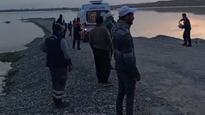 Çaya giren çocuk boğuldu