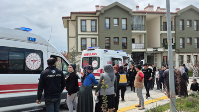 4 katlı apartmanda korkutan yangın: 3 kişi dumandan etkilendi