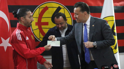 AKP'li vekil, Eskişehirspor futbolcularına 5 milyon TL çek verdi