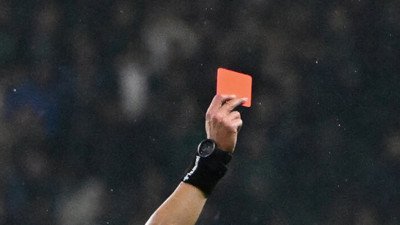 Son 20 derbide Fenerbahçe'ye 10, Galatasaray'a 5 kırmızı kart