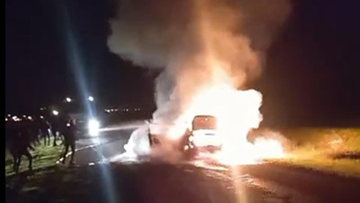 Otomobil alev aldı: Son anda kurtuldular