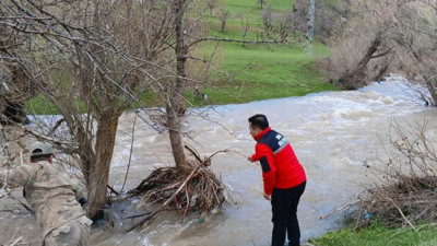 Dereye düşen çocuk aranıyor