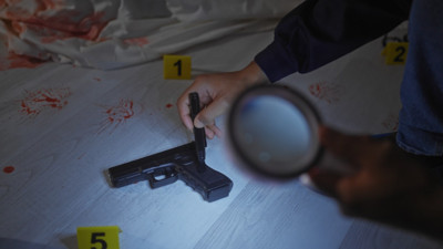 Silah sesleri duyuldu, evden iki ceset çıktı