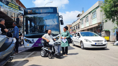 Alınmadığı otobüsün önünü kesip polisi aradı