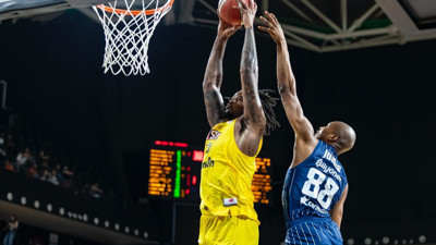 Anadolu Efes, Mersin'i zorlansa da devirdi