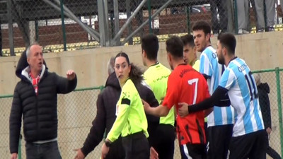 Hakeme yumruk atan futbolcu serbest bırakıldı: Kulübü sözleşmesini feshetti