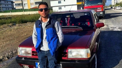 Takla atan otomobilde hayatını kaybetti