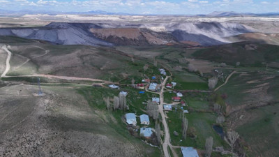 Bir zamanların “cennet” köyü şimdi külle kaplı