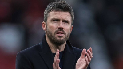 Manchester United'dan Michael Carrick kararı