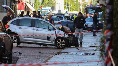 Aracıyla yayaların arasına daldı, 7 kişi yaralandı