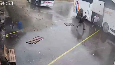 Toprak altında kalmaktan son anda kurtuldu