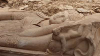 Olympos’ta 10 metrelik dev mezar gün yüzüne çıkarıldı