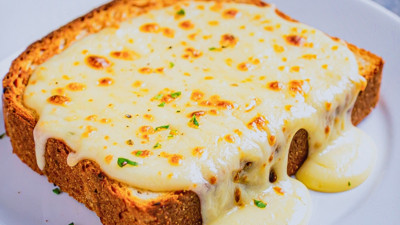 Peyniri eriterek yiyenlere kötü haber bilim insanlarından geldi