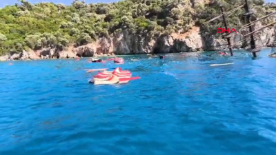Marmaris'te tur teknesi battı