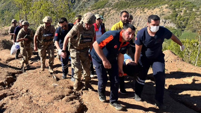 Sedyeyle 2 kilometre taşınıp hastaneye ulaştırıldı