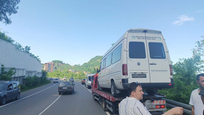 Direksiyon başında kalp krizi geçirdi: Şoför hayatını kaybetti, yolcular kurtuldu