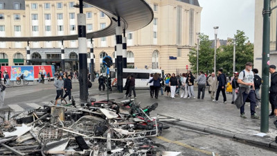 Eğitimde tasarruf protestosunda çatışma çıktı