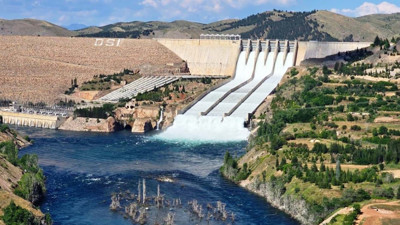 Barajın tahliye kapakları ikinci kez açıldı