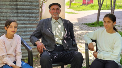 Bu köydeki herkes üç dil biliyor