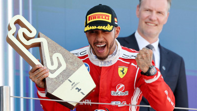 Lewis Hamilton Ferrari'yle ilk zaferini aldı, tarihe geçti