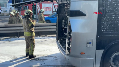 Metrobüsün motor kısmında çıkan yangın söndürüldü
