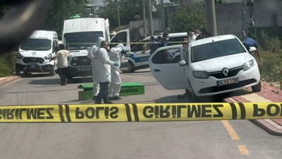 Park halindeki otomobilden ceset çıktı