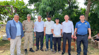Okul saldırısında yaralanan öğrenciler karnelerini evinde aldı