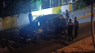 Beylikdüzü'nde 'dur' ihtarına uymayan 2 kişi yakalandı