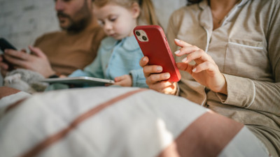 Telefon bağımlılığı çocuklarda ruhsal sorun yaratıyor