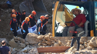 İnşaat kazısında göçük! Kepçe operatörü hayatını kaybetti