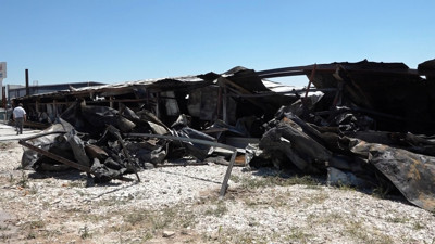 Sucuk fabrikasındaki yangında kilolarca et zarar gördü