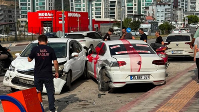 Gelin arabası kazaya karıştı: 1 yaralı