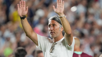 Murat Yakın, oyuncusunu atan hakeme öfkeli: Arjantin kollanıyor diyemem ama…