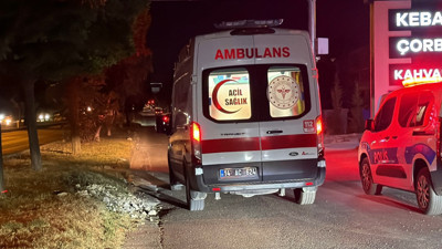 Düğünde kavgayı ayırmaya çalışan baba ile oğlu yaralandı