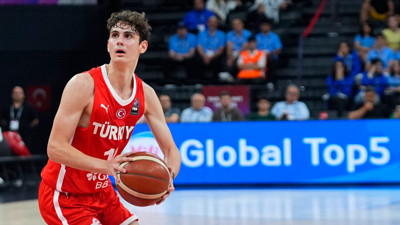 Ömer Kutluay 17 yaşında basketbol tarihine geçti