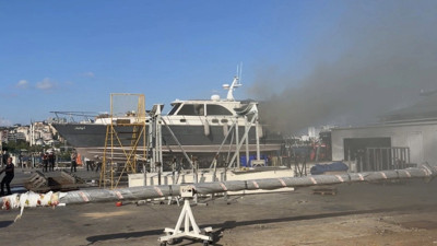 Pendik Marina'da bakımdaki teknede çıkan yangın söndürüldü